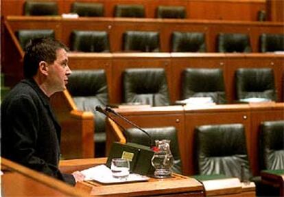 Los diputados del PP abandonaron sus escaños por la presencia en la tribuna de Arnaldo Otegi.