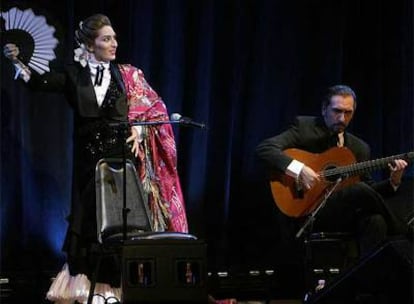 La cantaora, acompañada de Montoyita a la guitarra, en el 7º Festival de Flamenco de Nueva York.