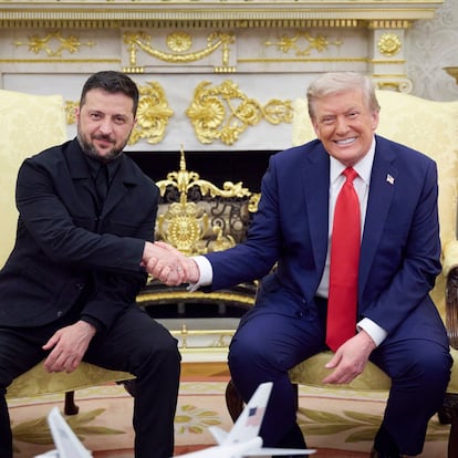 WASHINGTON (United States), 18/08/2025.- A handout photo made available by the Presidential Press Service shows United States President Donald J Trump (R) meets President of Ukraine Volodymyr Zelensky (L) in the Oval Office of the White House in Washington, DC, USA, 18 August 2025. European Leaders are at the White House in support of President Zelenskyy following President Trumps meeting with President Vladimir Putin of Russia in Anchorage, Alaska, USA, on August 15, 2025. (Rusia, Ucrania, Estados Unidos) EFE/EPA/PRESIDENTIAL PRESS SERVICE / HANDOUT HANDOUT EDITORIAL USE ONLY/NO SALES