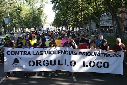 Una imagen de la pancarta en la manifestación del Orgullo Loco en Madrid, para reivindicar un modelo psiquiátrico diferente.