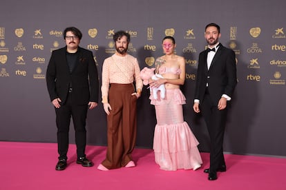 Jorge Acosta, David Castro González, Carla Pereira y Álvaro Díaz, a su llegada a la gala. 