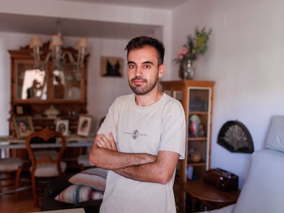 Esteban Pérez, en casa de sus padres en Dos Hermanas, Sevilla.