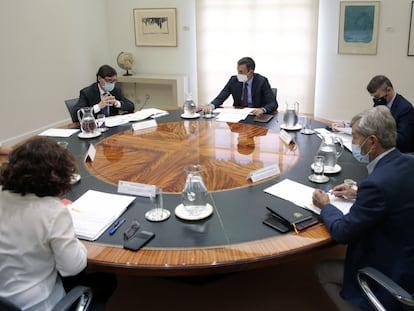 El presidente del Gobierno, Pedro Sánchez, preside la reunión del Comité de Seguimiento del coronavirus, este martes en La Moncloa.