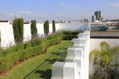 Vistas desde el pequeño jardín en altura del 'riad' Zyo.