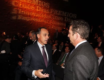 Juan Gandarias, director territorial de CaixaBank en Madrid, e Íñigo Fernández de Mesa, secretario de Estado de Economía y Apoyo a la Empresa.