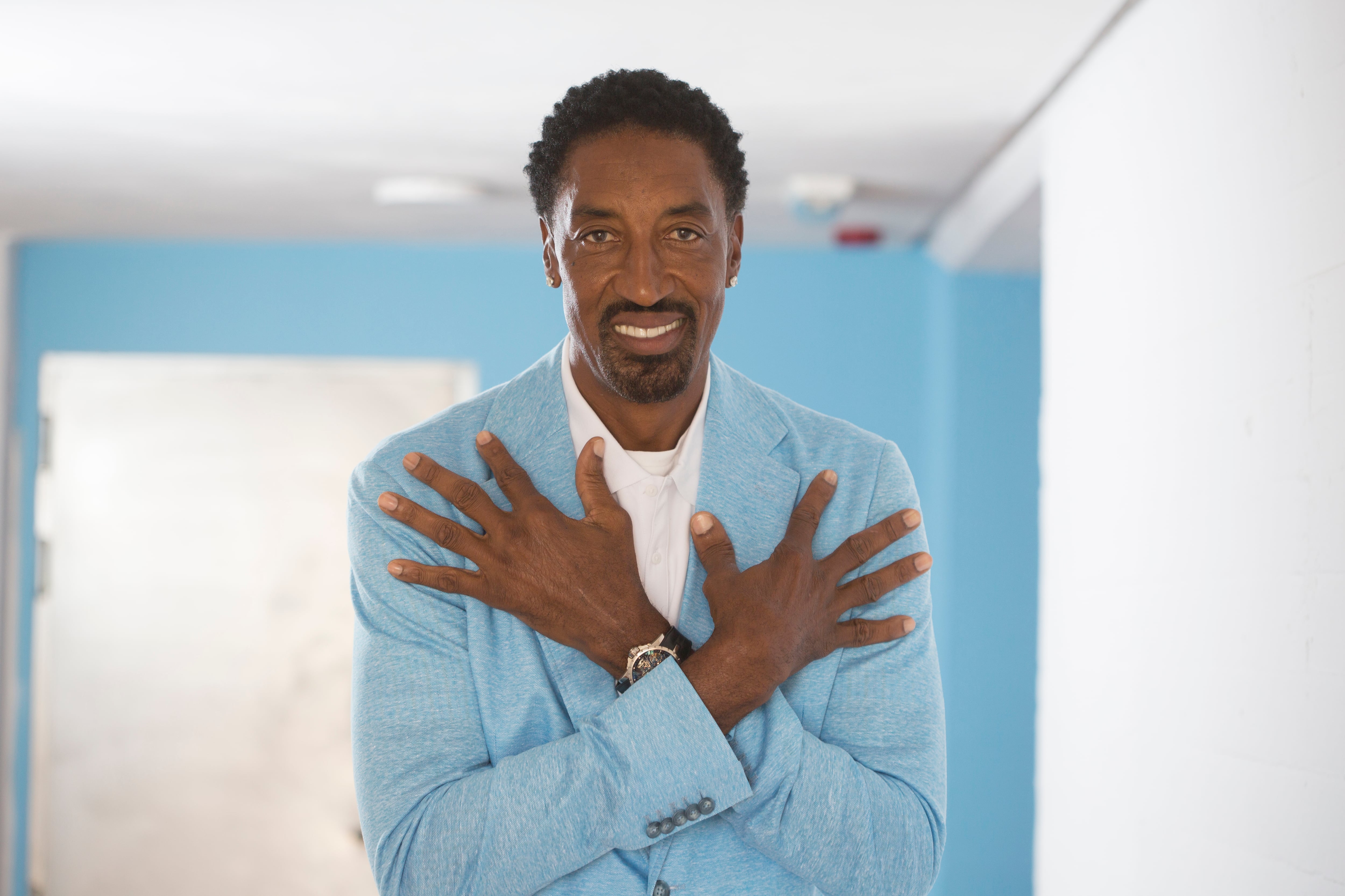 Scottie Pippen posa para EL PAÍS antes de la entrevista en el polideportivo Antonio Magariños, en Madrid.
