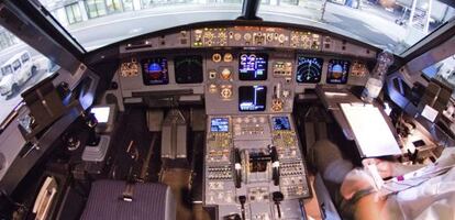 Imatge d'arxiu de l'interior de la cabina de l'avió de Germanwings estavellat el 24 de març passat.