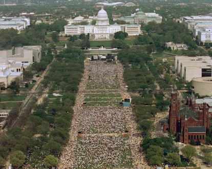 Cerca de un millón de personas durante la manifestación en Washington en defensa de los derechos de los homosexuales.