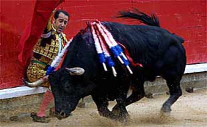 Luis Francisco Esplá en el primer toro.