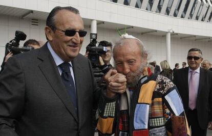 El escultor Juan Ripollés, con Fabra en la inauguración del aeropuerto de Castellón el año pasado.