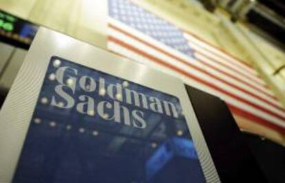 En la imagen, logotipo de Goldman Sachs en el edificio de la bolsa de Nueva York, Estados Unidos. EFE/Archivo