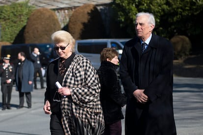Margherita Agnelli y Sergio de Pahlen, fotografiados durante el funeral de Marella Agnelli, el 25 de febrero de 2019, en Turín (Italia).