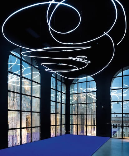 Pure Pigment, by Yves Klein, 1957, 20th century, installation, pure pigment, 14 x 4.5 m; Neon Structure for the IX Triennale of Milan, by Lucio Fontana, 1951 (2010), 20th - 21th century, environmental installation, crystal glass tube of diameter 18 mm, ne