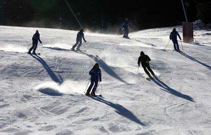 Esquiadores en las pistas de esquí de La Molina.