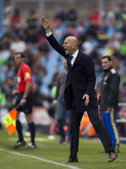 El entrenador del Real Madrid Zinedine Zidane durante el partido.