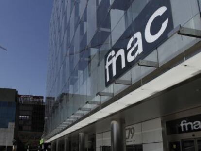 Edificios de El Corte Ingles y de la FNAC, junto al paseo de la Castellana de Madrid