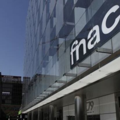 Edificios de El Corte Ingles y de la FNAC, junto al paseo de la Castellana de Madrid