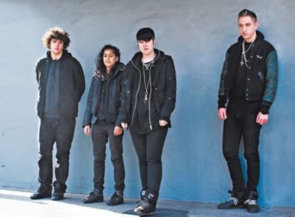 <b>De izquierda a derecha, Jamie Smith, Baria Qureshi, Romy Madley Croft y Oliver Sim, The xx, retrato de la negrura adolescente.</b>