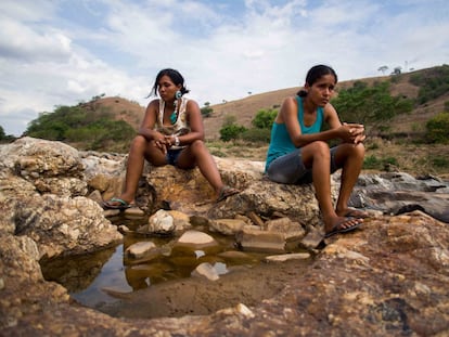 Los indios Krenak denuncian el fin de toda una cosmología y forma de vida que gira en torno al río Dulce, ahora contaminado por el vertido.