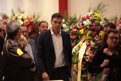 Pedro Sánchez llega a la capilla ardiente de Carme Chacón. 