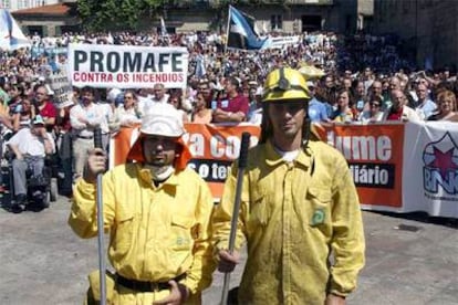 Asistentes a la protesta convocada por 'Nunca Máis'.