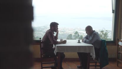 Un momento de la entrevista de Gonzo con Fernando, uno de los denunciantes de abusos de los jesuitas de Vigo.