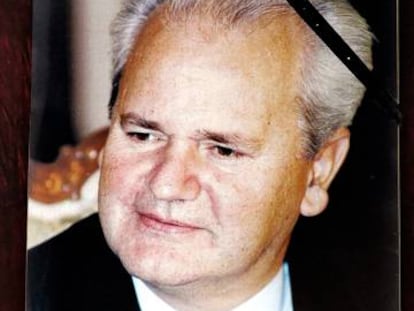 Peter Handke, durante el funeral de Slobodan Milosevic en 2006.