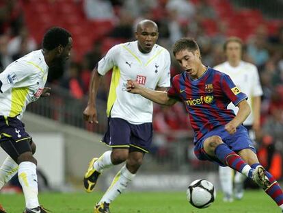 Rubén Rochina, ante dos jugadores del Tottenham.