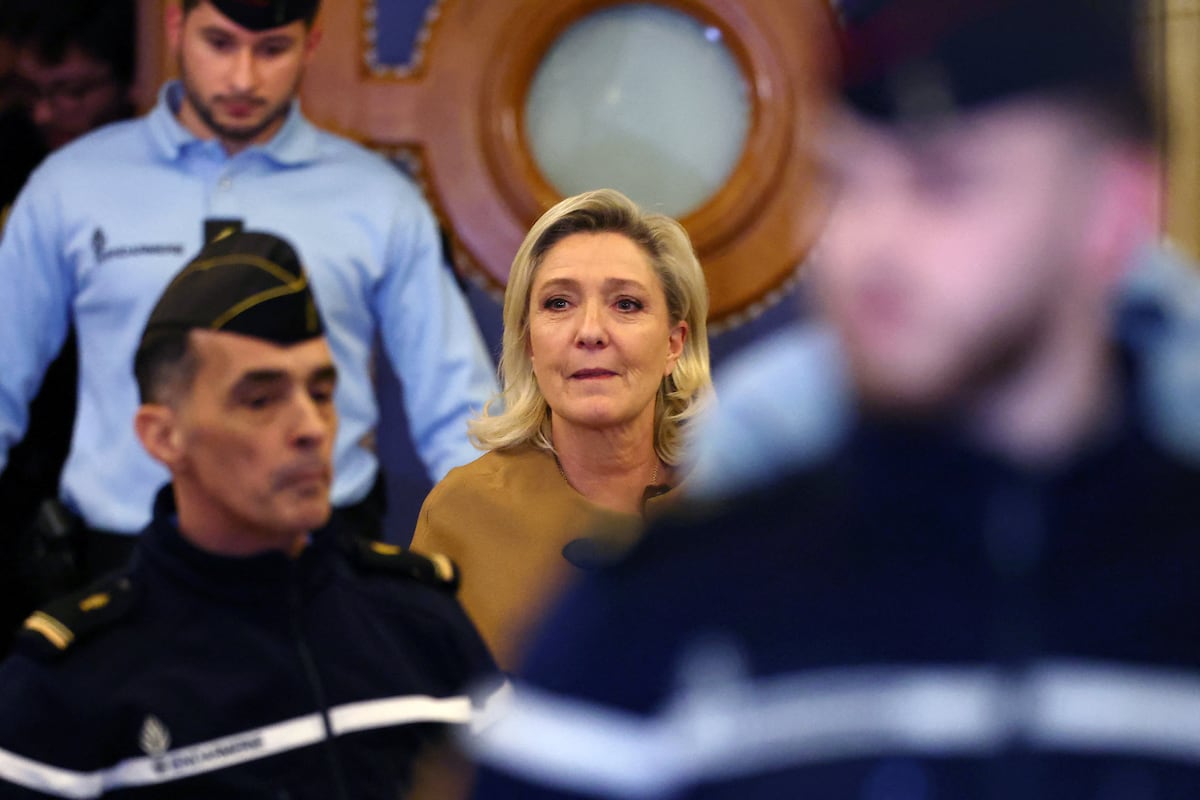 La Fiscalía francesa pide inhabilitar cinco años a Marine Le Pen, pero deja la puerta abierta para que pueda ser candidata