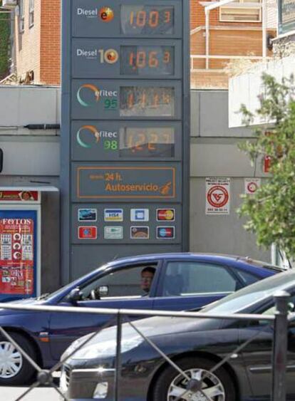 Gasolinera con todos los precios por encima del euro por litro.