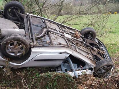 Estado en el que qued&oacute; el coche accidentado.