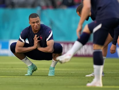 Mbappé, durante un entrenamiento de Francia en Múnich, el lunes.