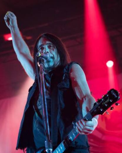 Dave Wyndorf de Monster Magnet en un concierto.