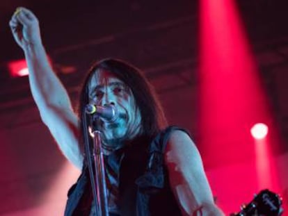 Dave Wyndorf de Monster Magnet en un concierto.