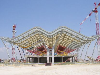 Obras de la nueva terminal del aeropuerto de Barajas (Madrid), en noviembre de 2002.