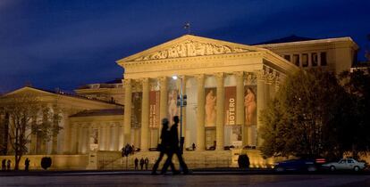 El edificio de estilo ecléctico-neoclásico, erigido entre 1900 y 1906, del Museo de Bellas Artes alberga más de 100.000 piezas.