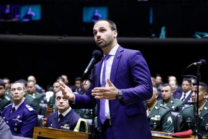 O deputado federal, Eduardo Bolsonaro, disse que para fechar o STF bastaria um soldado e um cabo