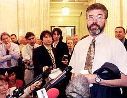 El presidente del Sinn Fein, Gerry Adams, durante un encuentro con la prensa ayer en Stormont.