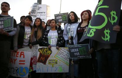 Protesta de trabajadores para elevar los salarios en Estados Unidos. 