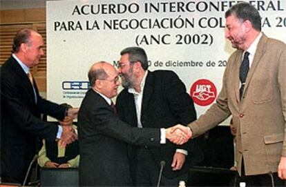 Antonio Masa, José María Cuevas, Cándido Méndez y José María Fidalgo, ayer en la firma del pacto.