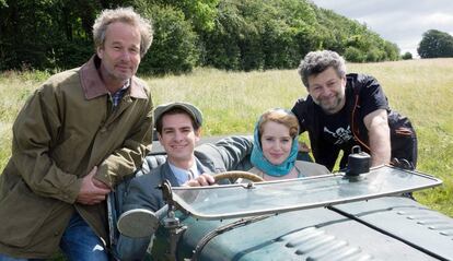 De izquierda a derecha: el productor Jonathan Cavendish, los actores Andrew Garfield y Claire Foy y el director de 'Una razón para vivir' Andy Serkis.