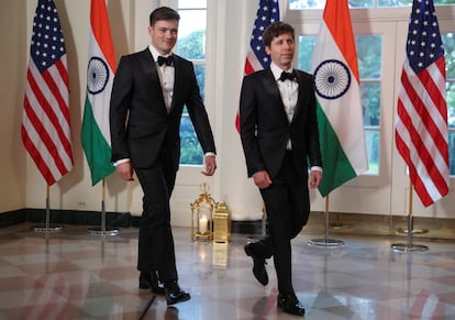 Sam Altman, cofundador de OpenAI, la empresa que ha creado ChatGPT, llega con su pareja Oliver Mulherin a la cena de Estado que el presidente Biden ofreció al primer ministro indio, Narendra Modi, en Washington, el 22 de junio de 2023.