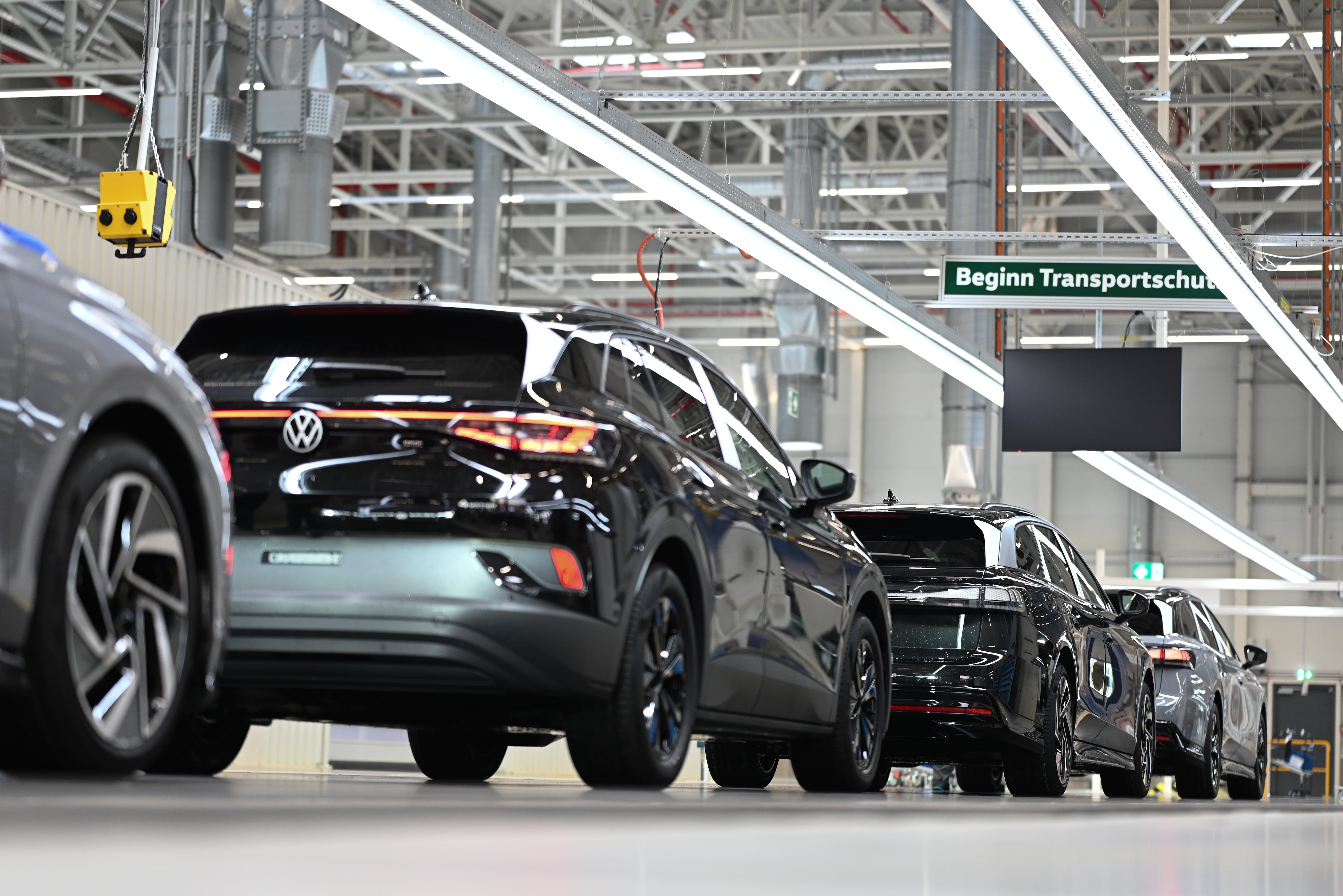 Coche eléctricos de Volkswagen en la línea de ensamblaje de la fábrica alemana de Emden, en agosto de 2025.