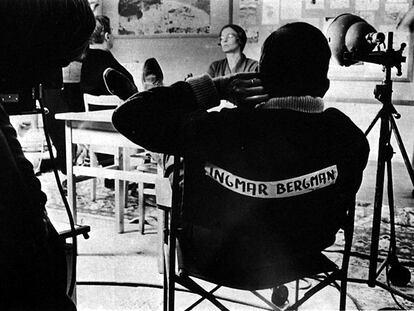 El cineasta sueco Ingmar Bergman, durante uno de sus rodajes.
