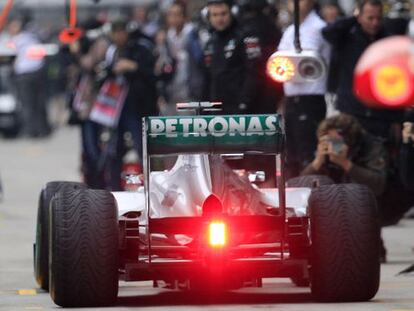 Vista trasera del Mercedes de Michael Schumacher.