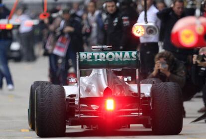 Vista trasera del Mercedes de Michael Schumacher.