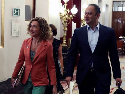 La presidenta del Congreso Meritxell Batet y el vicepresidente de la Mesa del Congreso Alfonso Rodríguez Gómez de Celis.