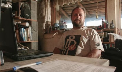 Martin Albert Verfondern, fotografiado en su casa gallega.