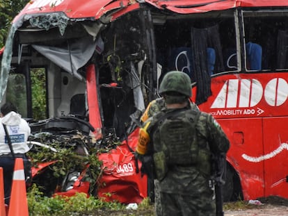 El autobús accidentado en El Tintal, en el estado mexicano de Quintana Roo.