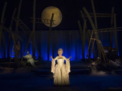 Una escena d''El somni d'una nit d'estiu' del muntatge de Joan Ollé al TNC.